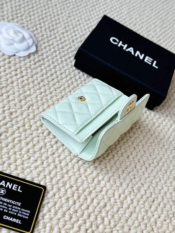 コピーシャネル激安財布着用イメージ